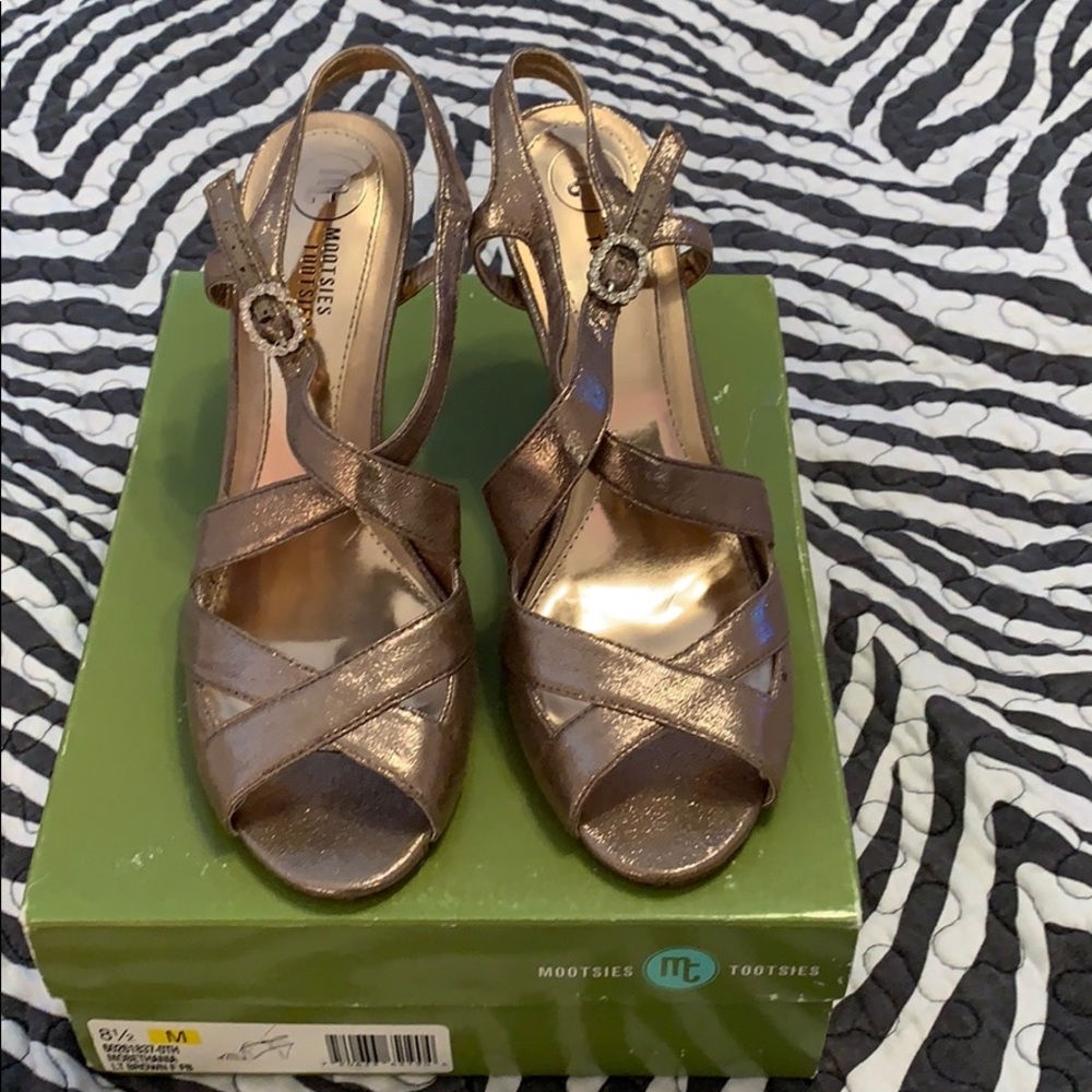 Dress shoes